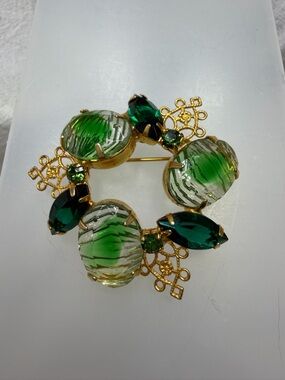 Vintage Art Glass Wreath Brooch #468UR